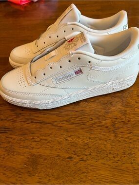 Reebok Club C 85 sneakers in white leatReebok club C 85 sneakers, youth size 3.5
